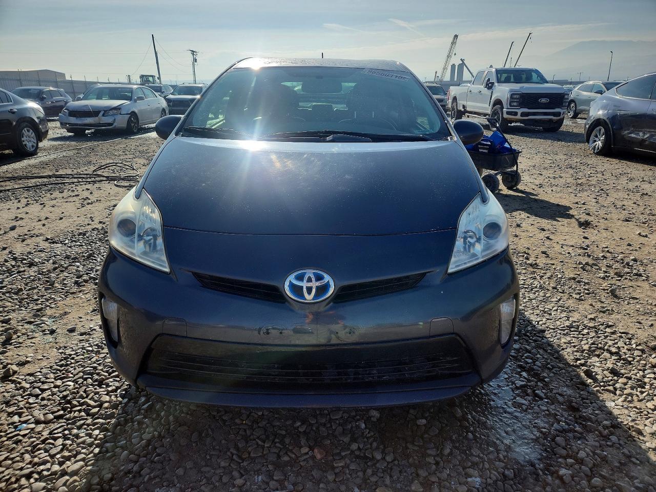 2013 TOYOTA PRIUS photo 5