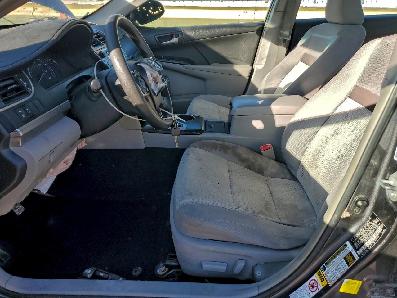 2014 TOYOTA CAMRY L photo 7