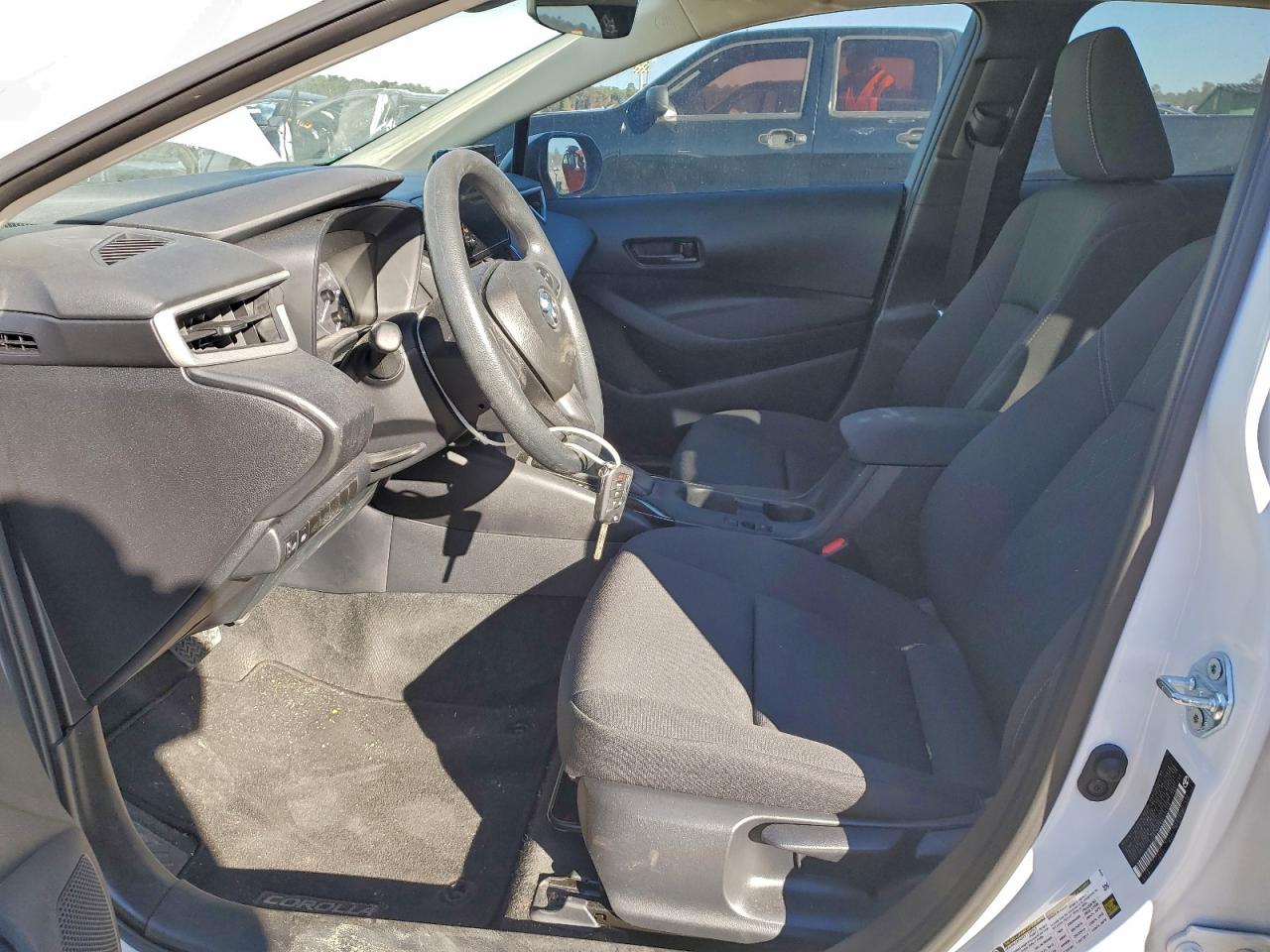 2025 TOYOTA COROLLA LE photo 7