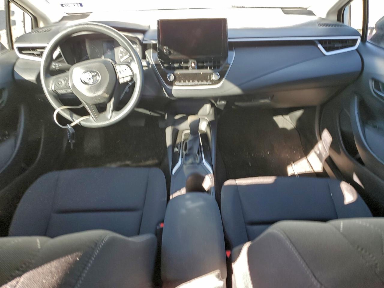 2025 TOYOTA COROLLA LE photo 8