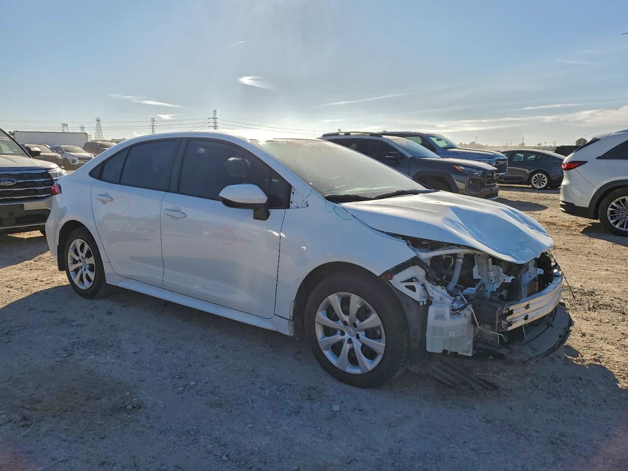 2025 TOYOTA COROLLA LE photo 4