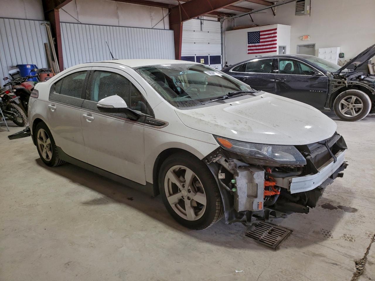 2013 CHEVROLET VOLT photo 4