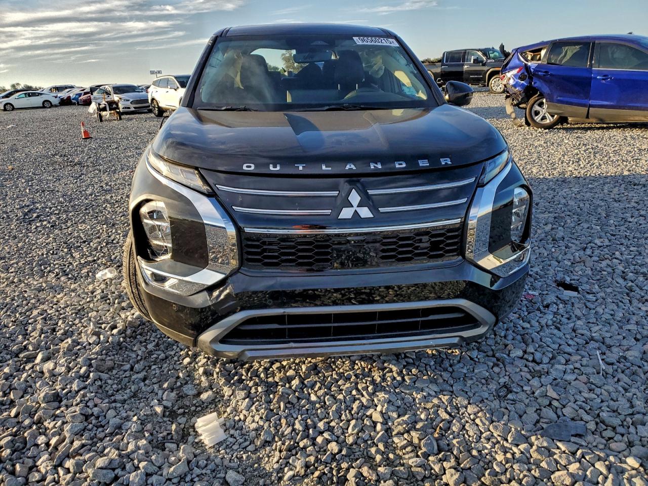 2025 MITSUBISHI OUTLANDER SE photo 5