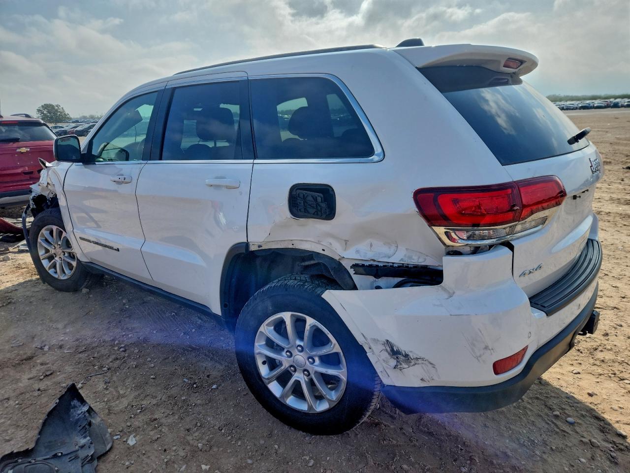 2022 JEEP GRAND CHEROKEE LAREDO E photo 4