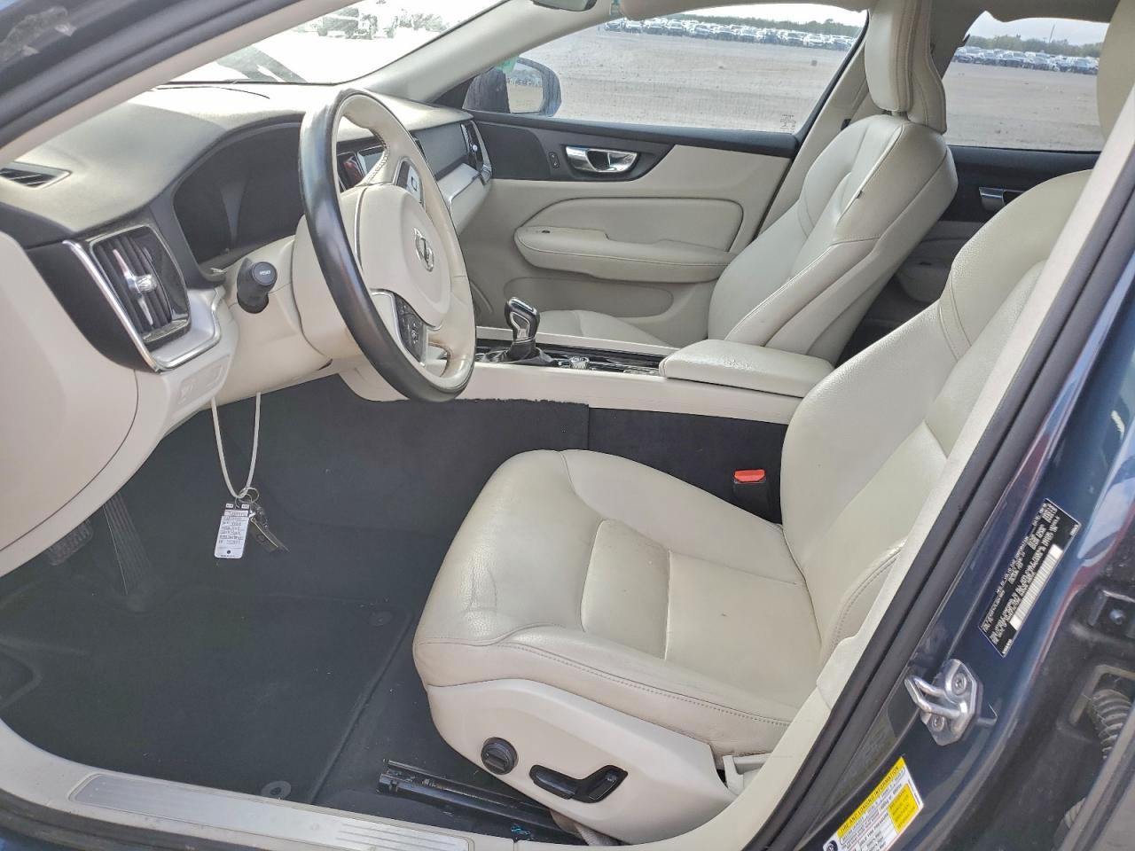 2020 VOLVO S60 T5 MOMENTUM photo 7