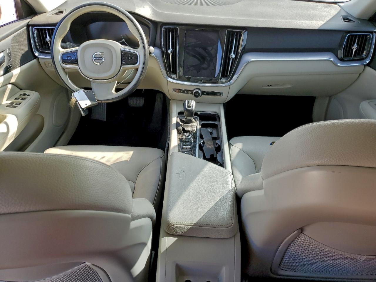 2020 VOLVO S60 T5 MOMENTUM photo 8