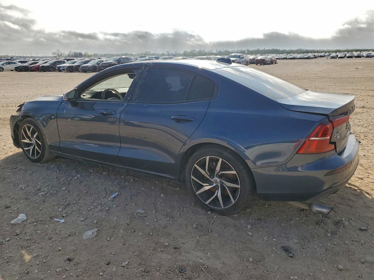 2020 VOLVO S60 T5 MOMENTUM photo 2