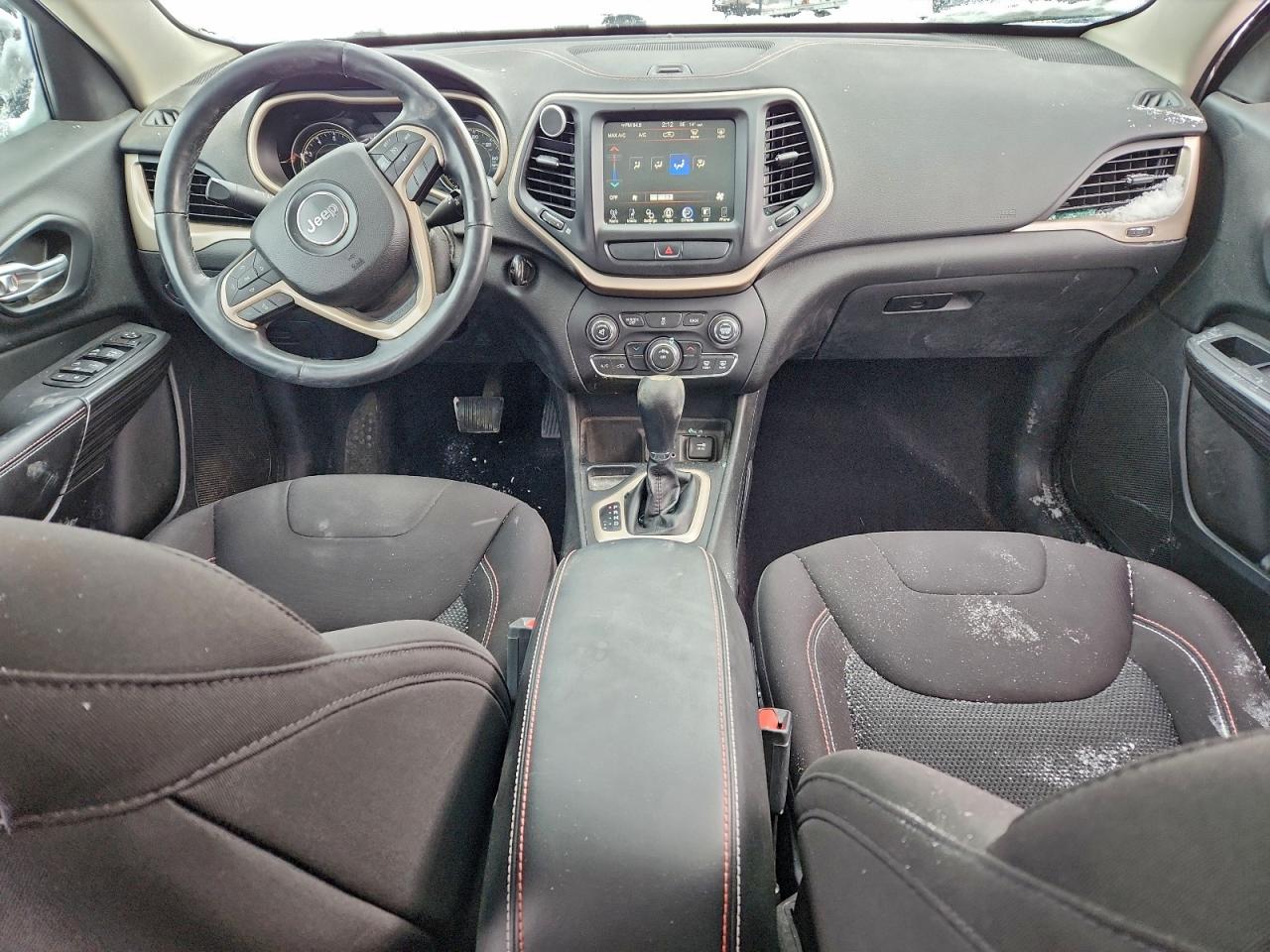 2016 JEEP CHEROKEE LATITUDE photo 8