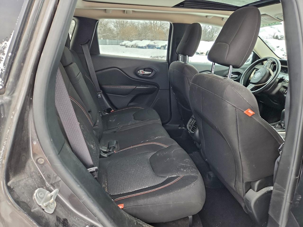 2016 JEEP CHEROKEE LATITUDE photo 10