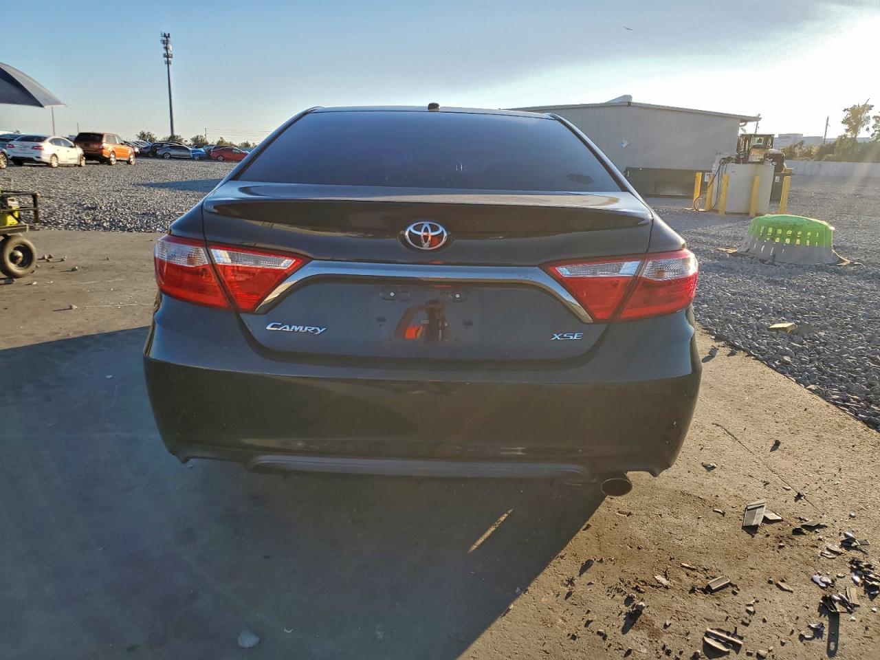 2017 TOYOTA CAMRY LE photo 6