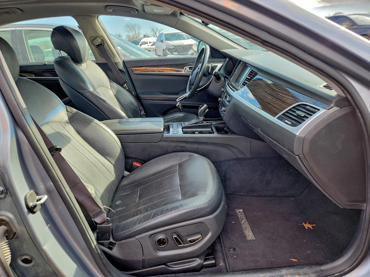 2015 HYUNDAI GENESIS 3.8L photo 7