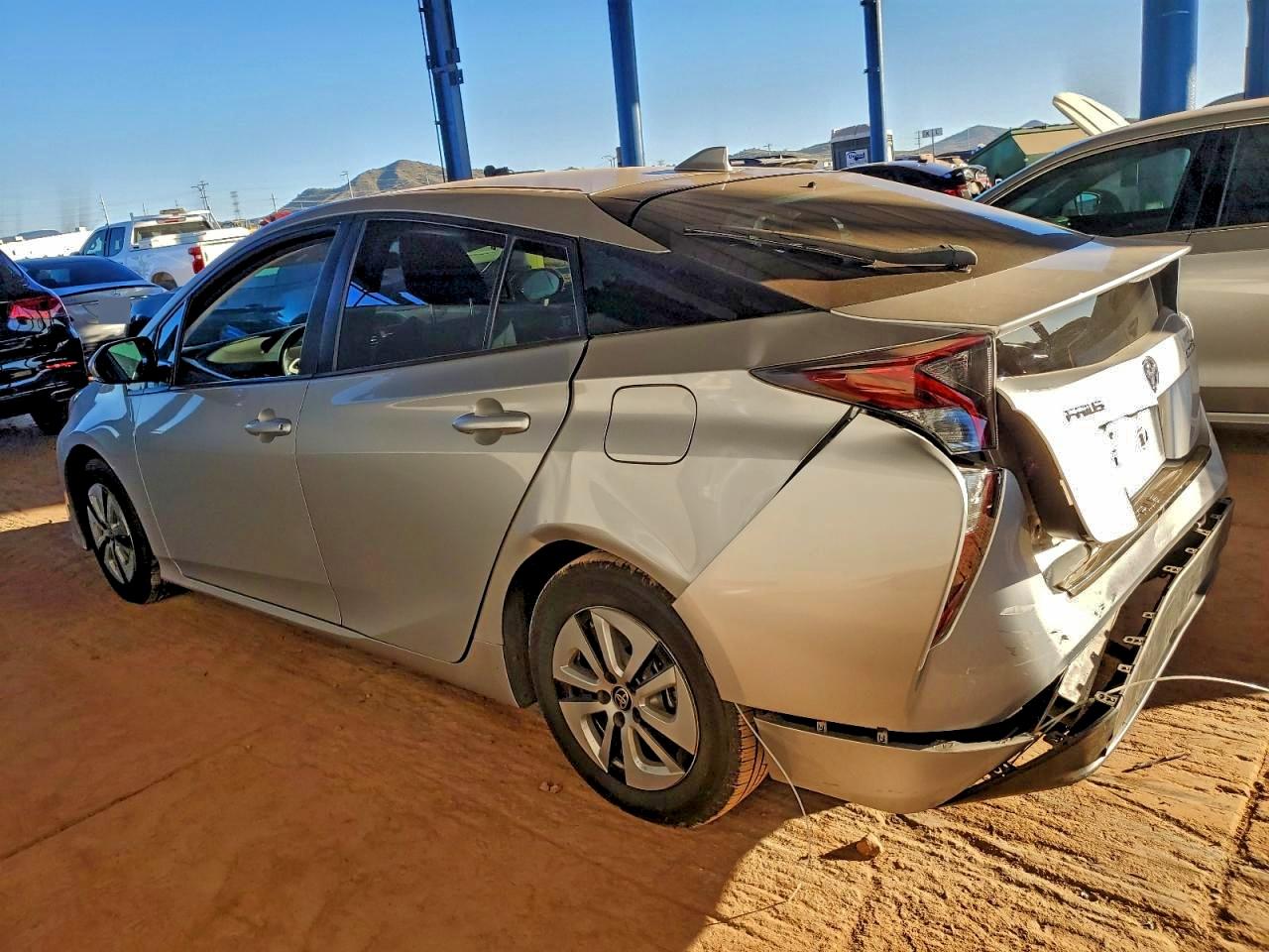 2016 TOYOTA PRIUS photo 2