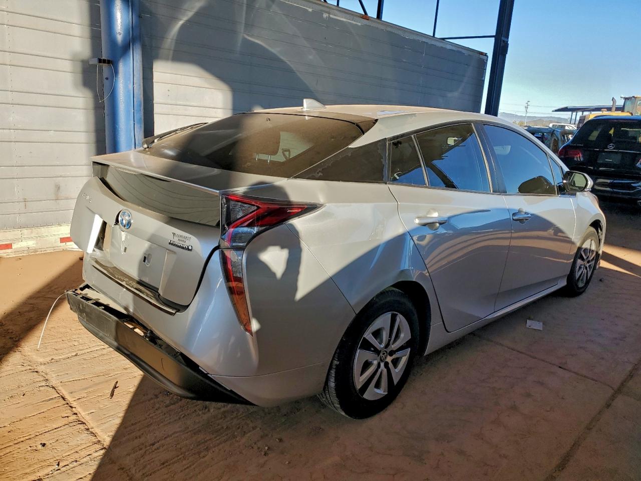2016 TOYOTA PRIUS photo 3