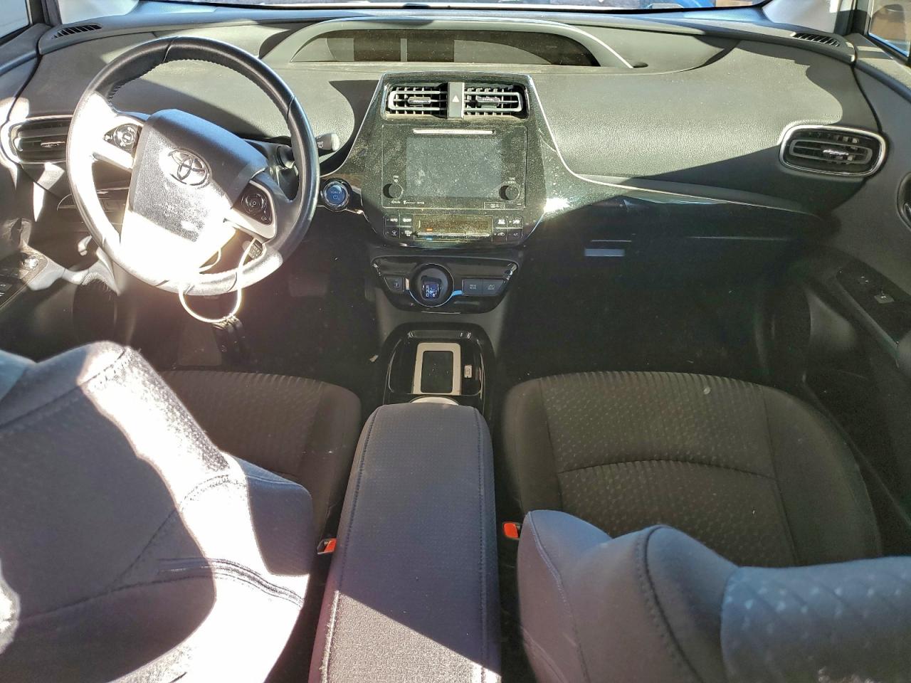 2016 TOYOTA PRIUS photo 8