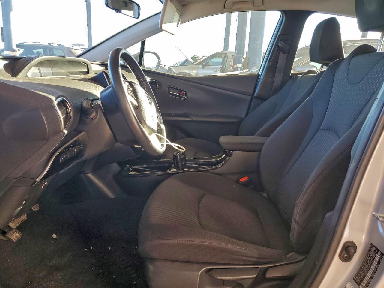 2016 TOYOTA PRIUS photo 7