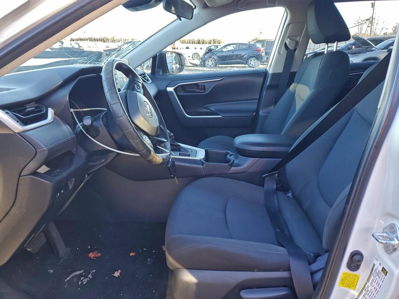 2022 TOYOTA RAV4 LE photo 7