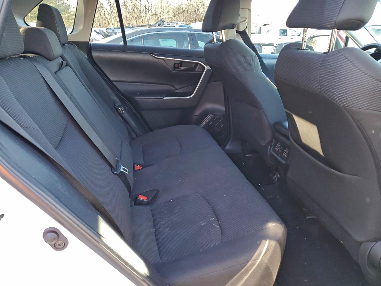 2022 TOYOTA RAV4 LE photo 11