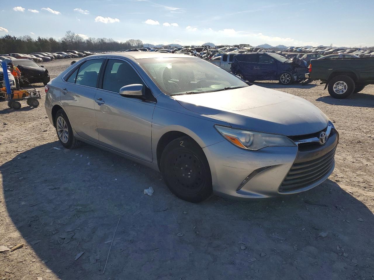 2015 TOYOTA CAMRY LE photo 4