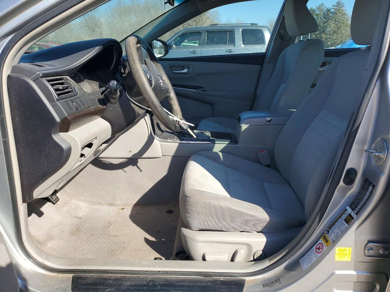 2015 TOYOTA CAMRY LE photo 7