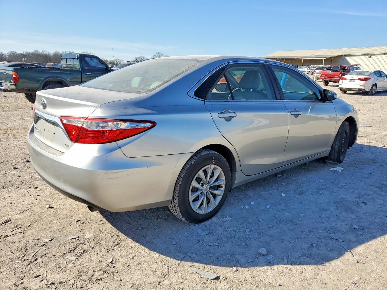 2015 TOYOTA CAMRY LE photo 3
