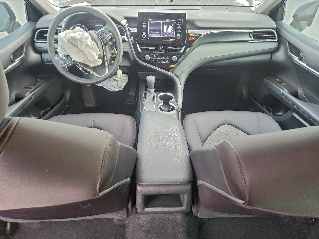 2021 TOYOTA CAMRY LE photo 8