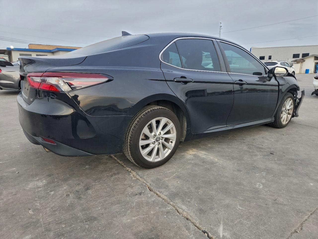 2021 TOYOTA CAMRY LE photo 3