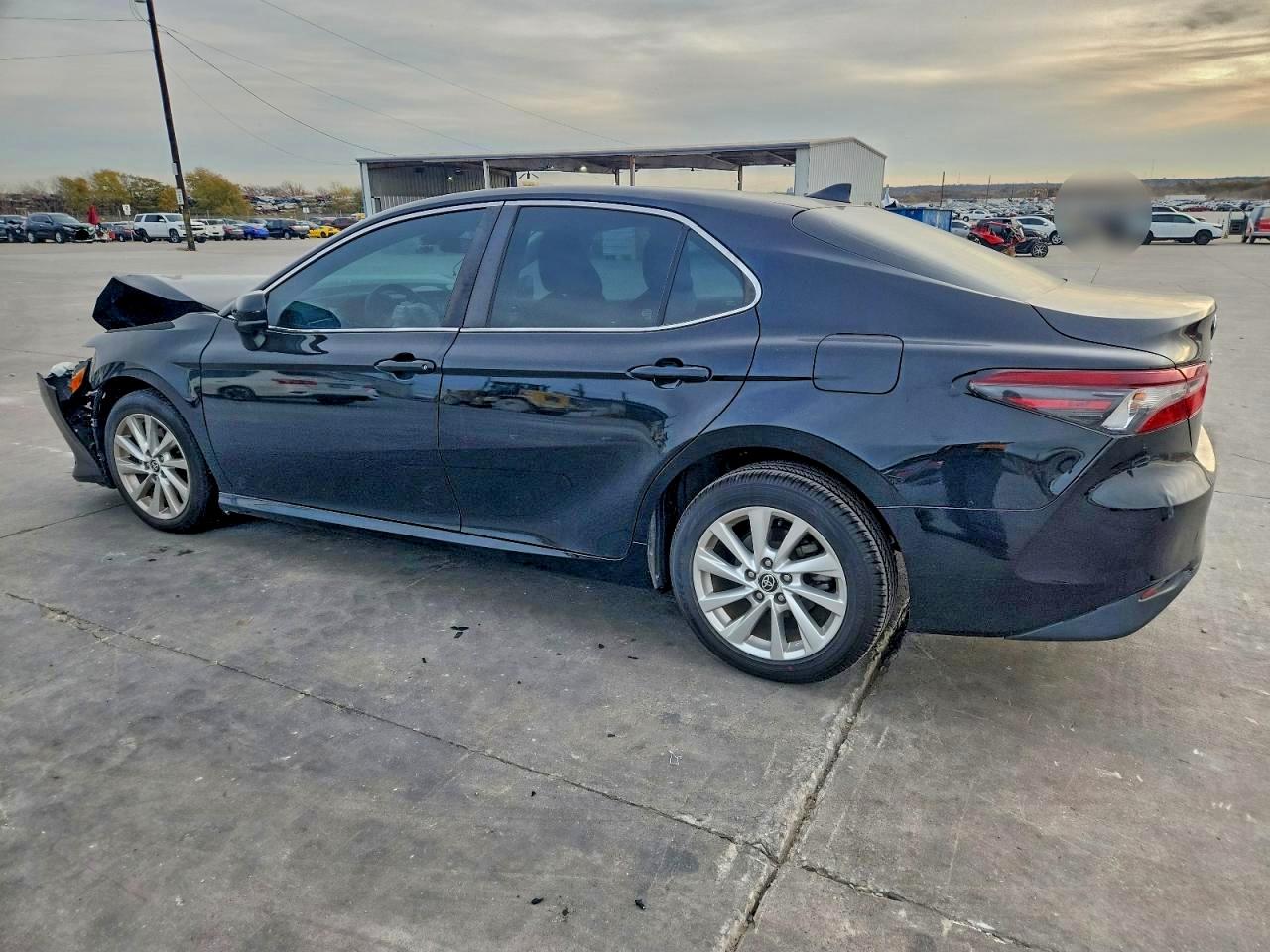2021 TOYOTA CAMRY LE photo 2