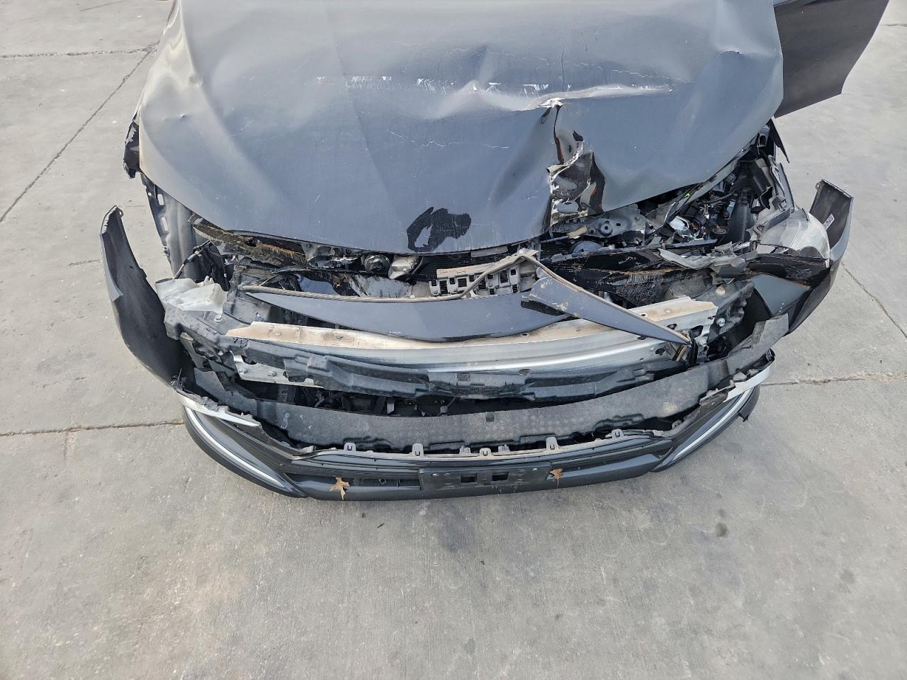 2021 TOYOTA CAMRY LE photo 11