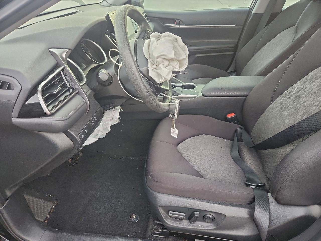 2021 TOYOTA CAMRY LE photo 7