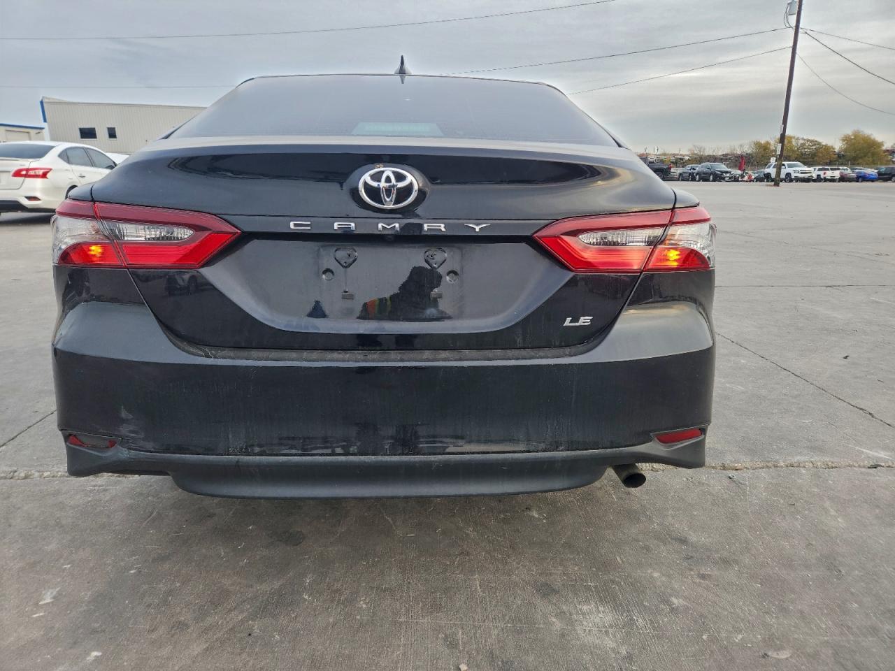 2021 TOYOTA CAMRY LE photo 6
