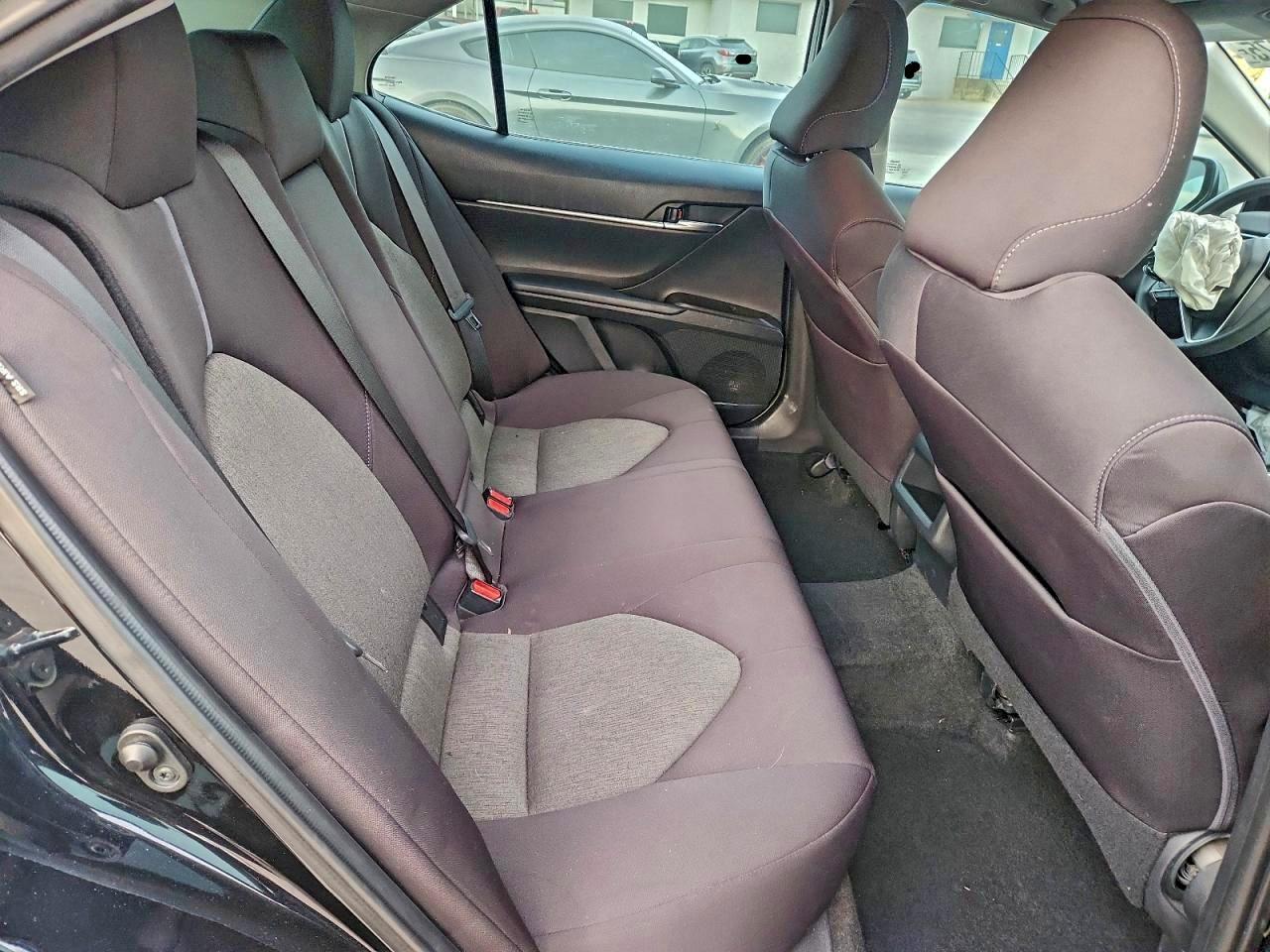 2021 TOYOTA CAMRY LE photo 10
