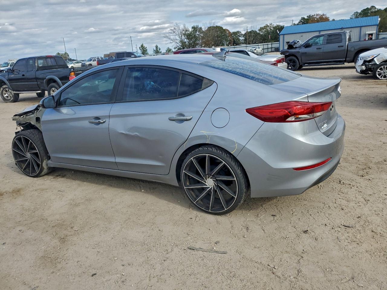 2017 HYUNDAI ELANTRA SE photo 2