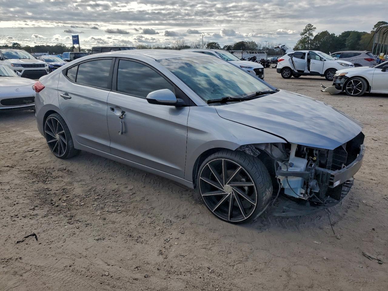 2017 HYUNDAI ELANTRA SE photo 4