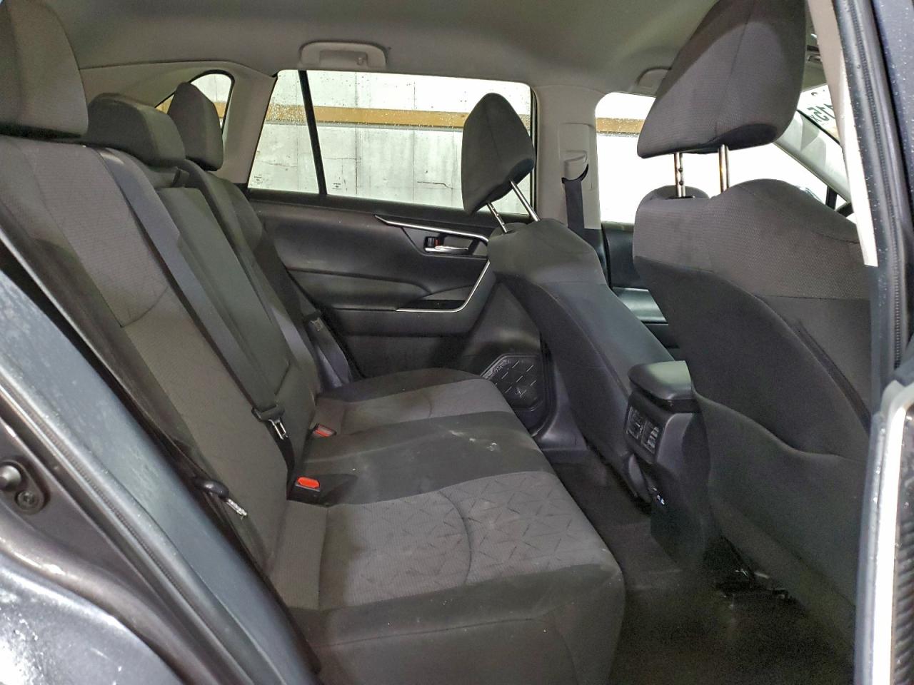 2024 TOYOTA RAV4 XLE photo 11