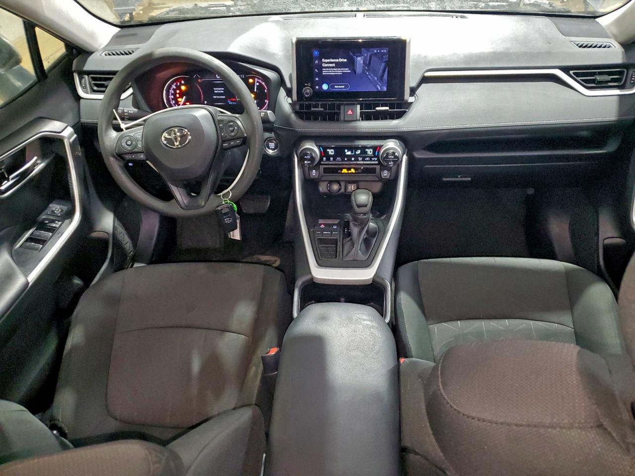 2024 TOYOTA RAV4 XLE photo 8