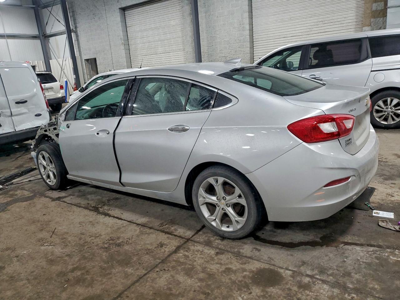 2017 CHEVROLET CRUZE PREMIER photo 2