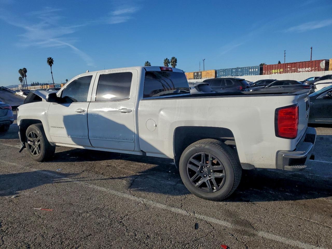 2018 CHEVROLET SILVERADO C1500 LT photo 2