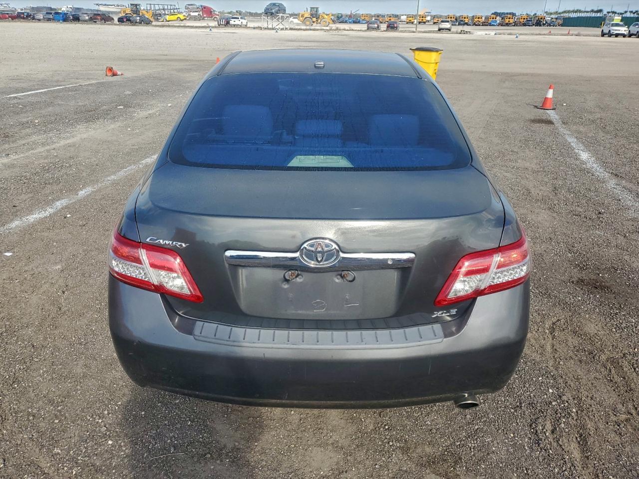2010 TOYOTA CAMRY BASE photo 6