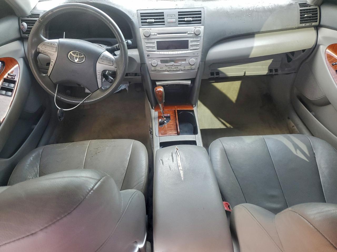 2010 TOYOTA CAMRY BASE photo 8
