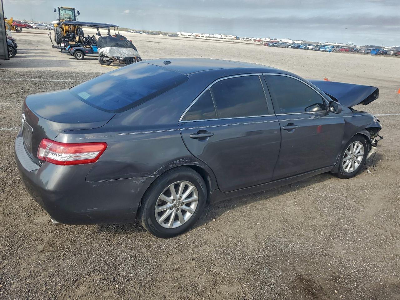 2010 TOYOTA CAMRY BASE photo 3