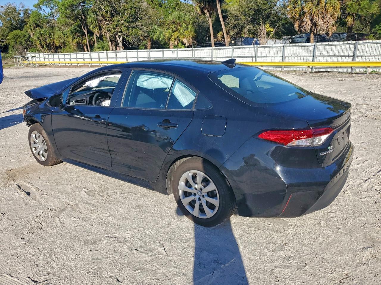 2023 TOYOTA COROLLA LE photo 2