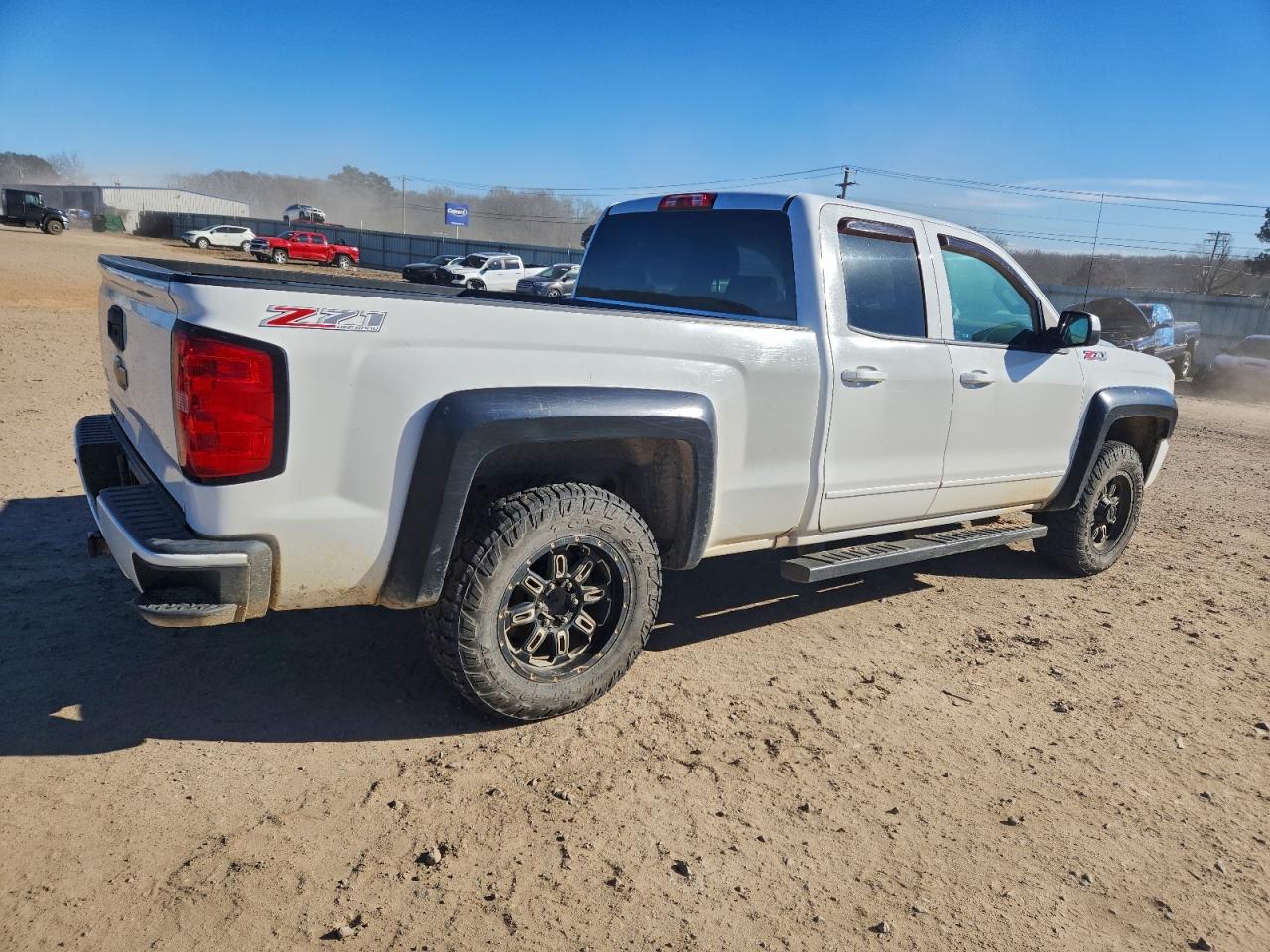 2016 CHEVROLET SILVERADO K1500 LT photo 3