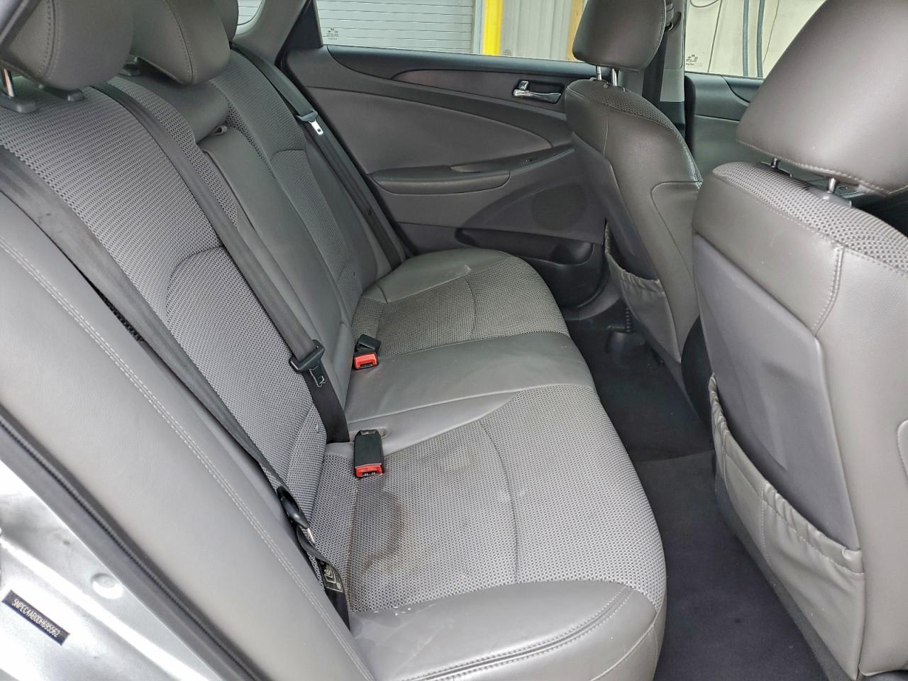 2013 HYUNDAI SONATA SE photo 10