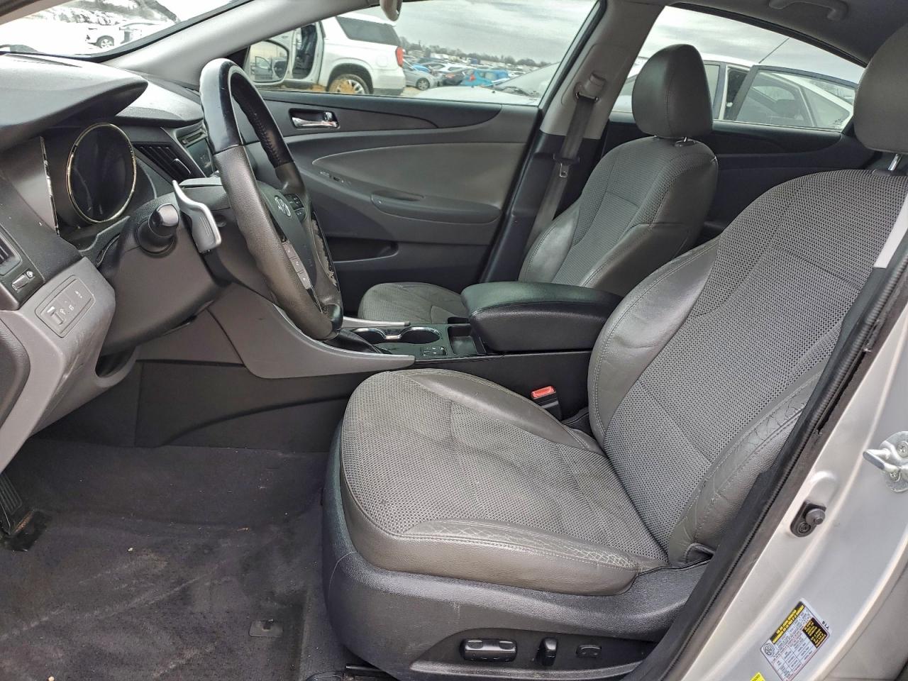 2013 HYUNDAI SONATA SE photo 7