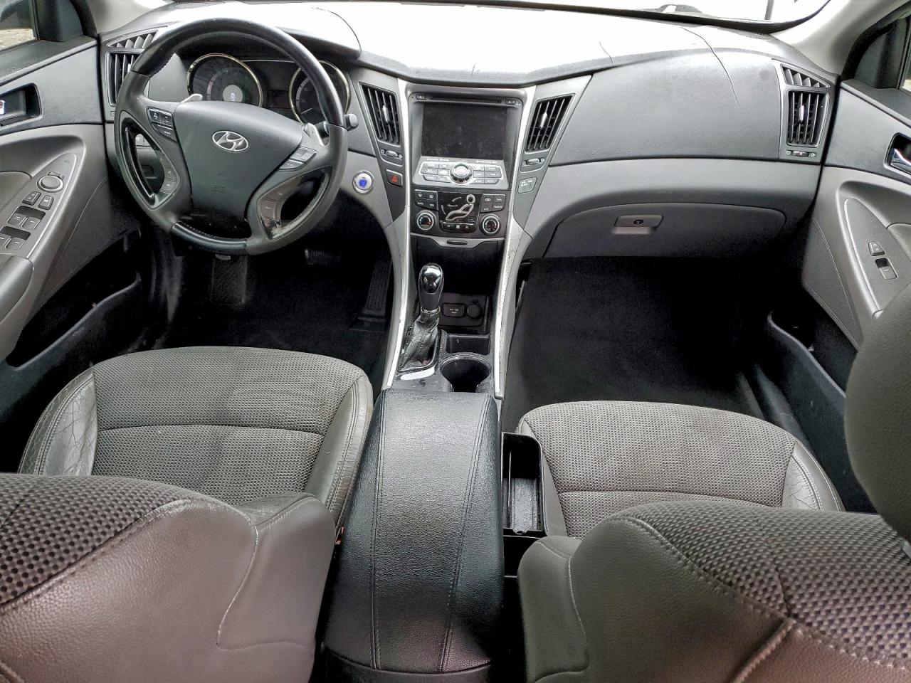 2013 HYUNDAI SONATA SE photo 8