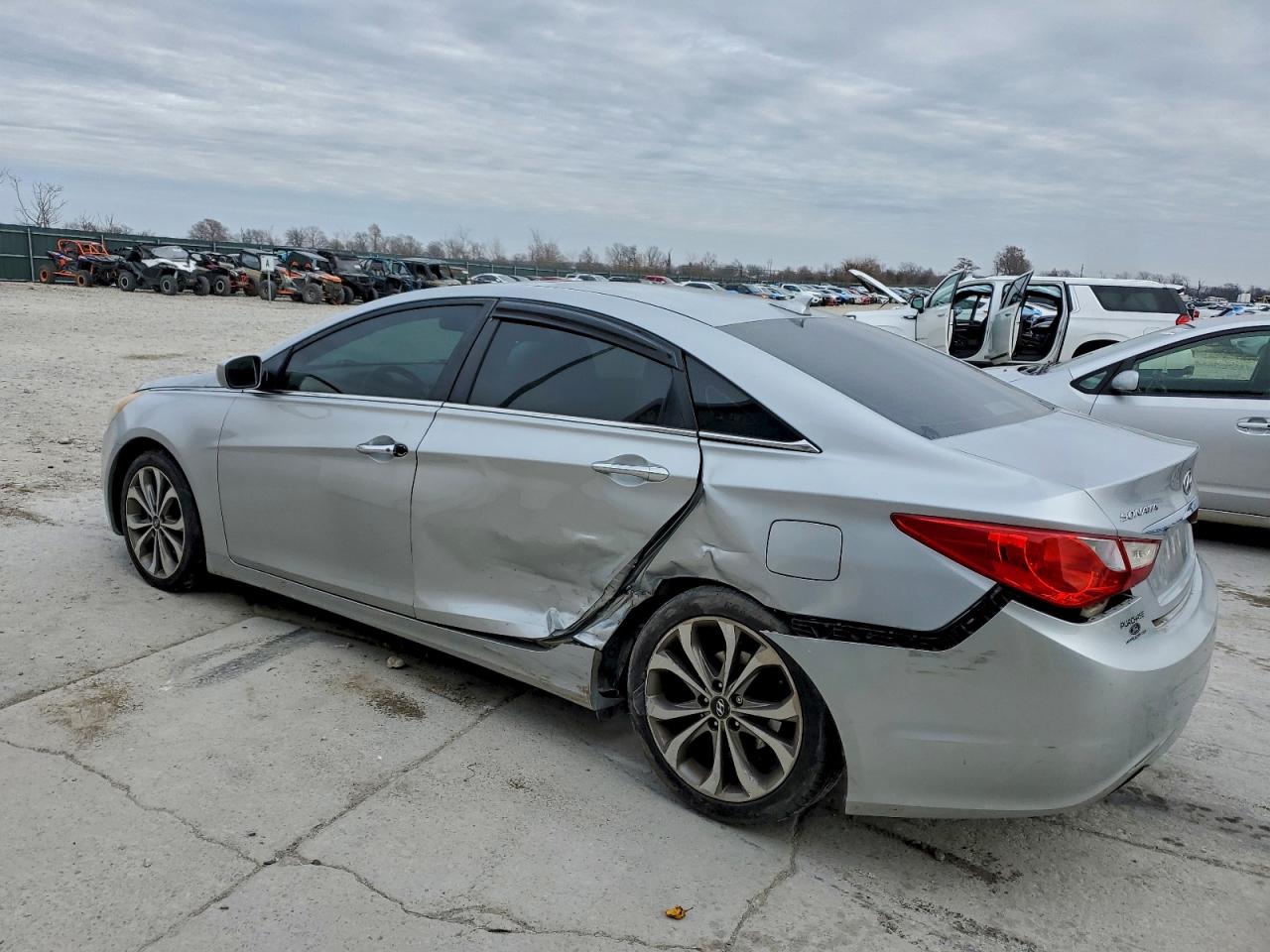 2013 HYUNDAI SONATA SE photo 2