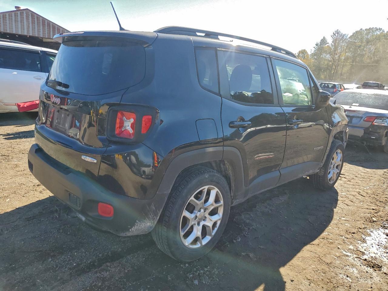 2017 JEEP RENEGADE LATITUDE photo 3