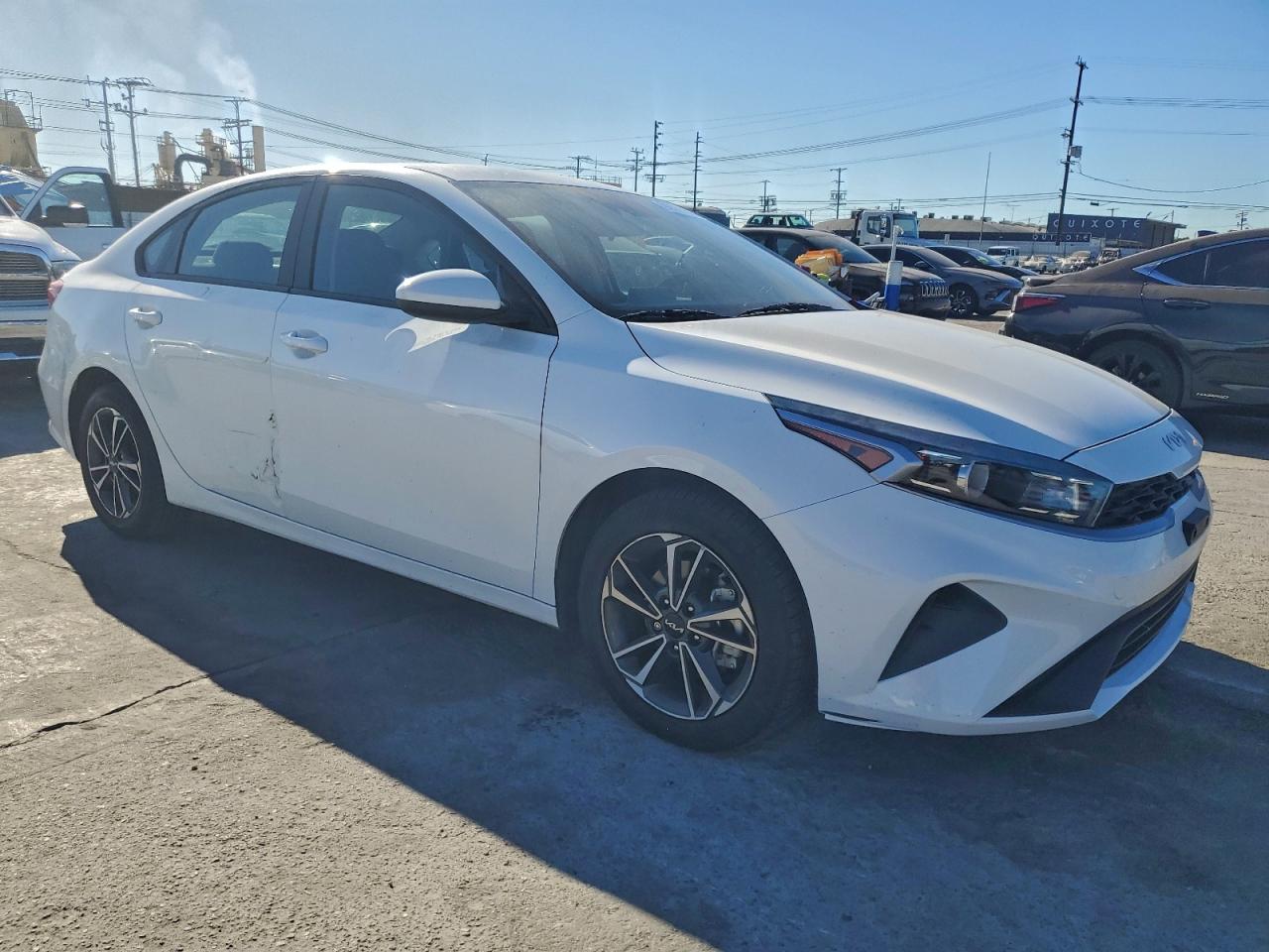2023 KIA FORTE LX photo 4