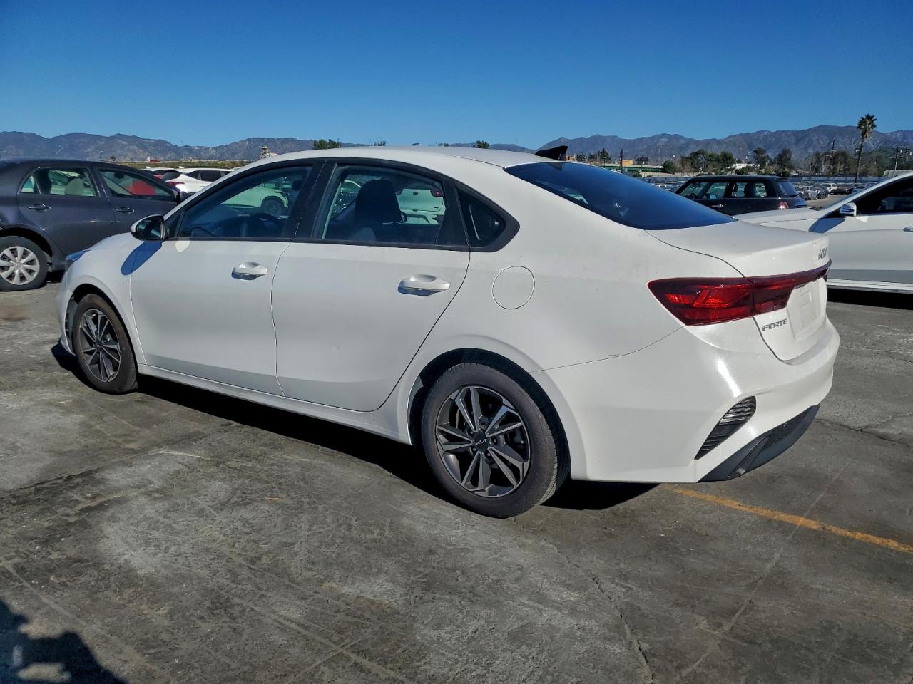 2023 KIA FORTE LX photo 2