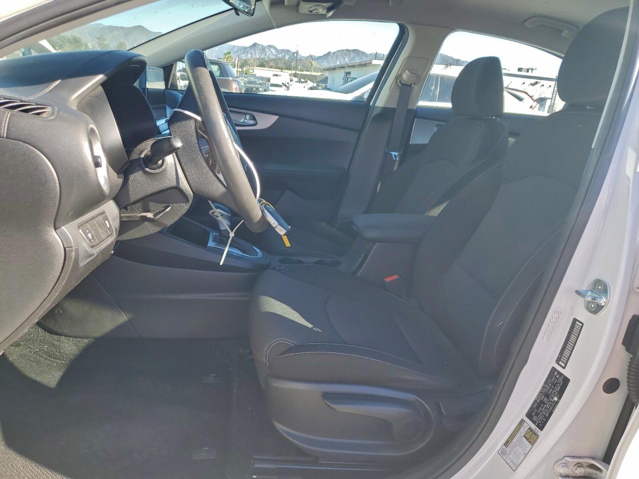 2023 KIA FORTE LX photo 7